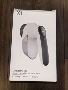 X1 Lint Remover Fabric Shaver - White and Black